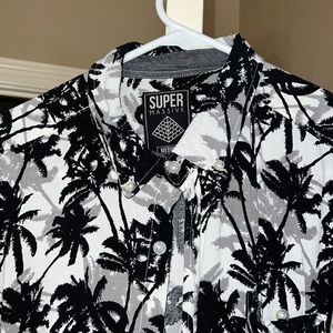 Super Massive brand shirt. Smoke/pet free home. Great condition. No holes/stains